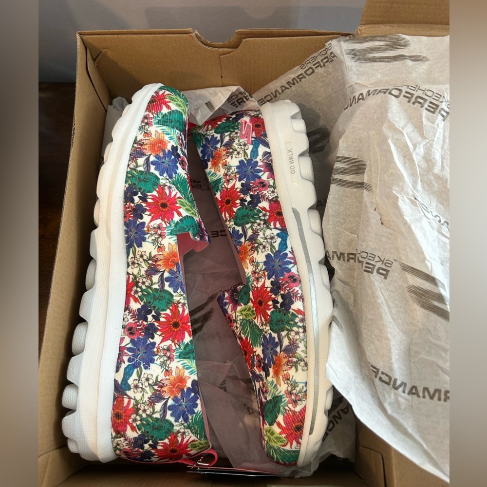 Skechers GOwalk Classic Washable Slip-Ons Spring Safari White Floral Size 11 New - Picture 2 of 12